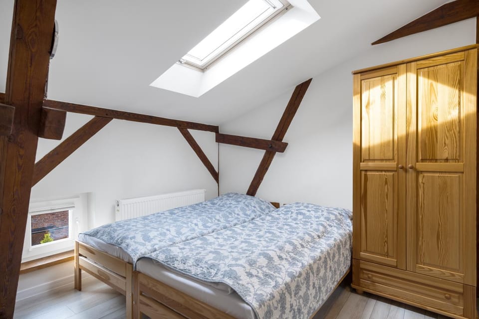 Bed, TV and multimedia, Bedroom, wardrobe