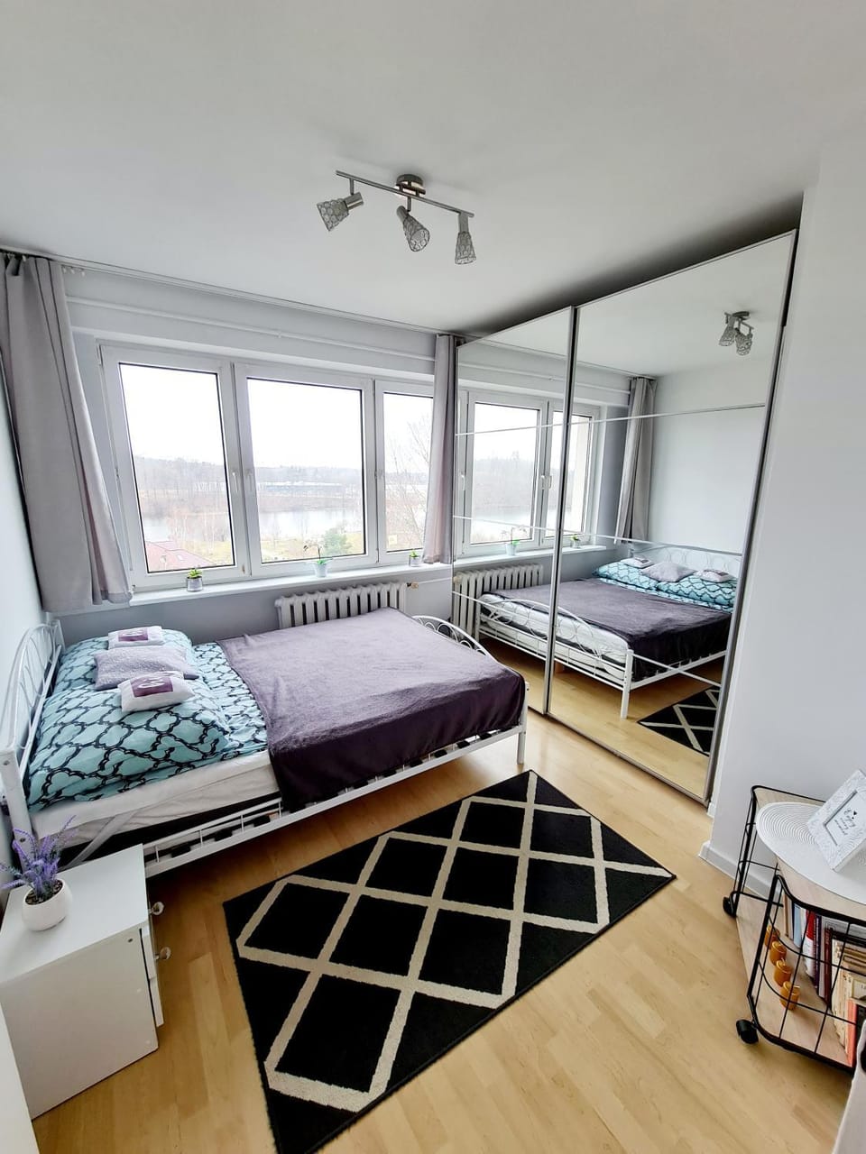Bed, Bedroom, Lake view