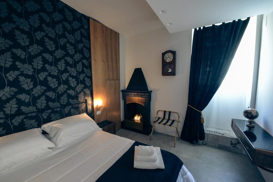 TV and multimedia, Photo of the whole room, Bedroom