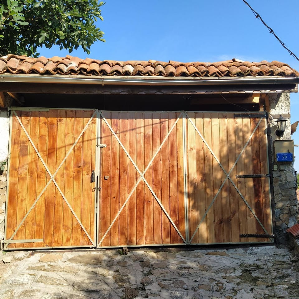 къща за гости в Индже войвода улица Пирин 28 House in Burgas Province