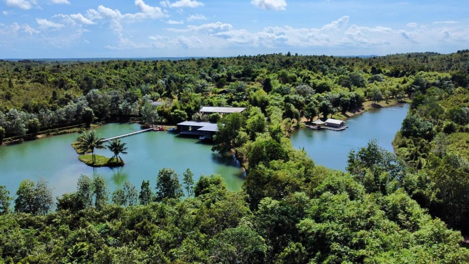 Property building, Natural landscape, Bird's eye view, View (from property/room), Lake view