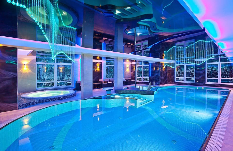 Swimming pool