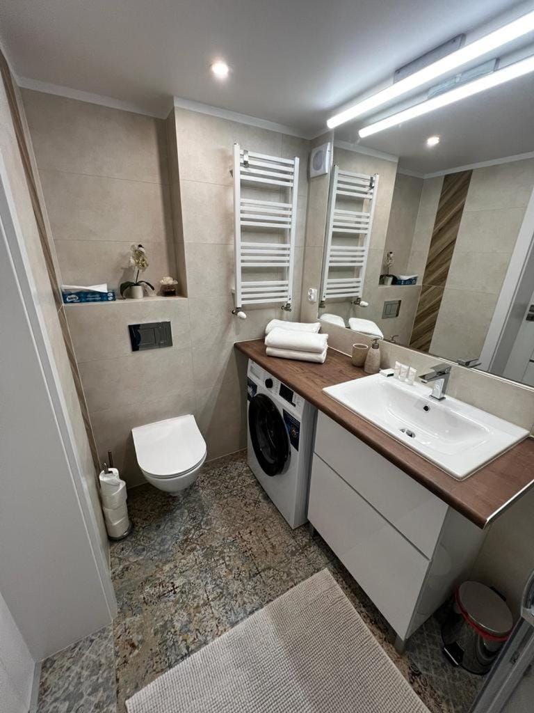 Toilet, Bathroom, towels