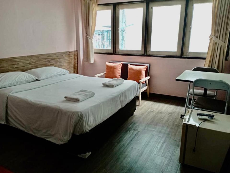 Rajparop PLace Apartment in Bangkok