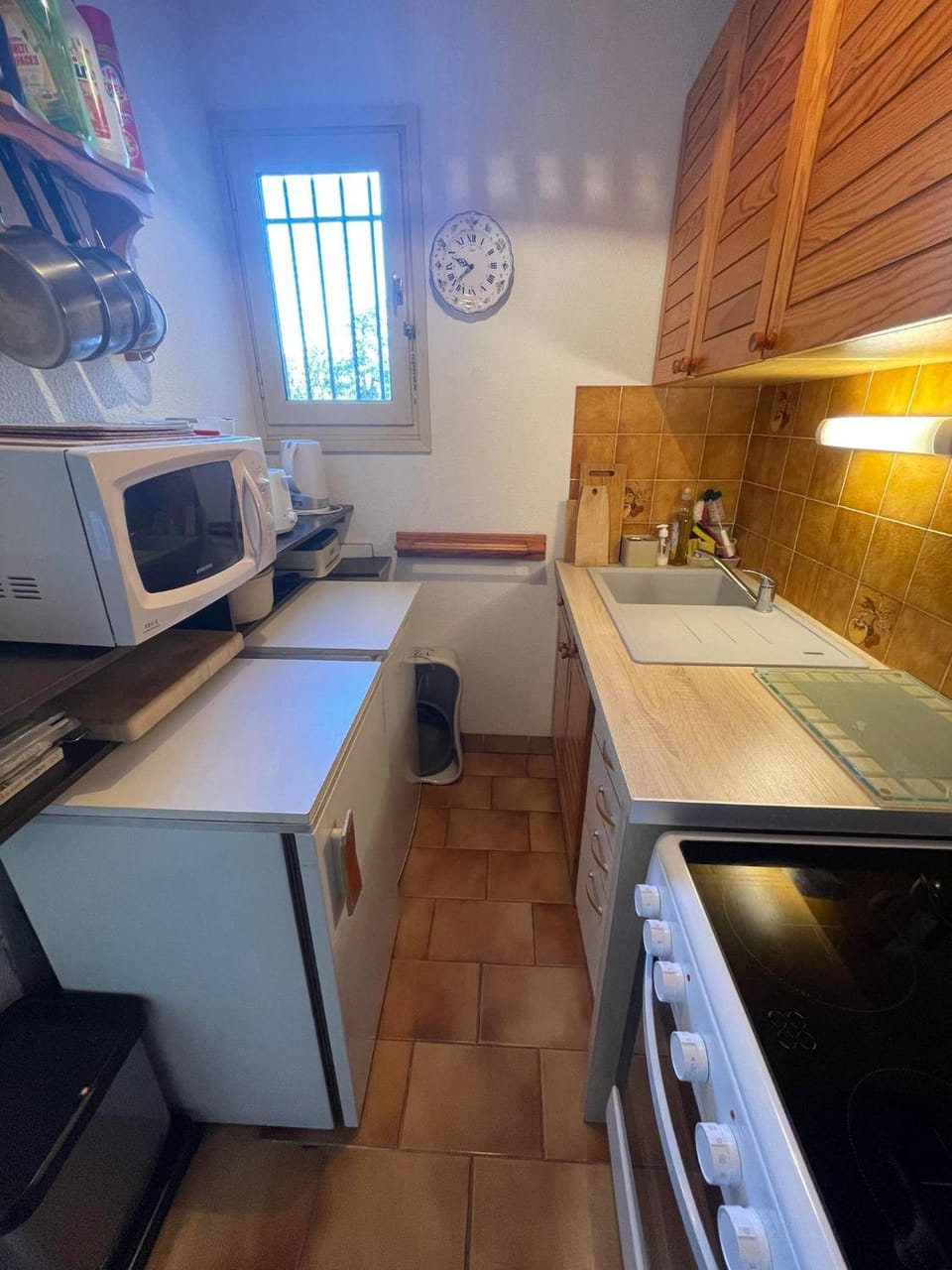 Coffee/tea facilities, minibar, stove, toaster