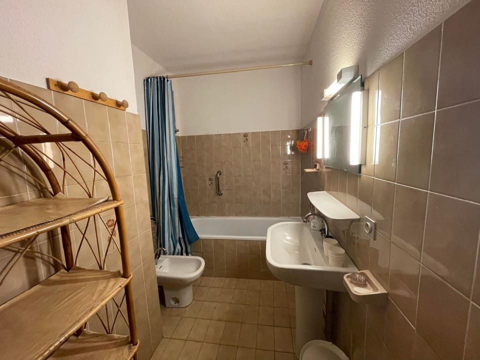 Bathroom, Bath