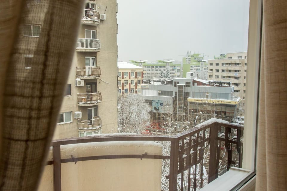 City view, Street view