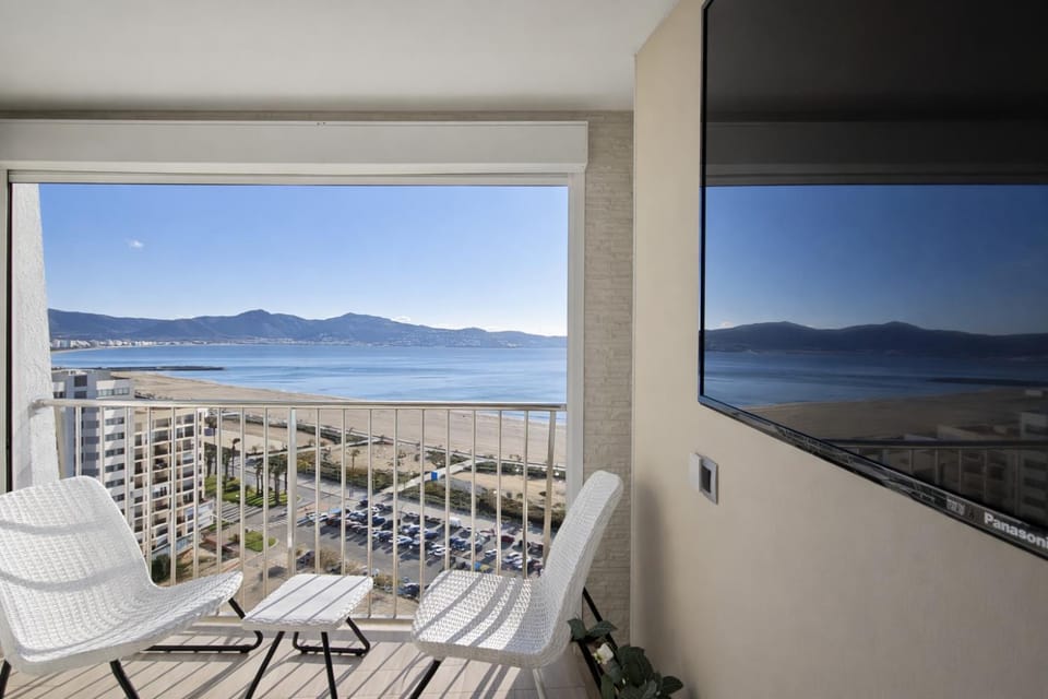 K Beach D-Luxe Apartment in Alt Empordà