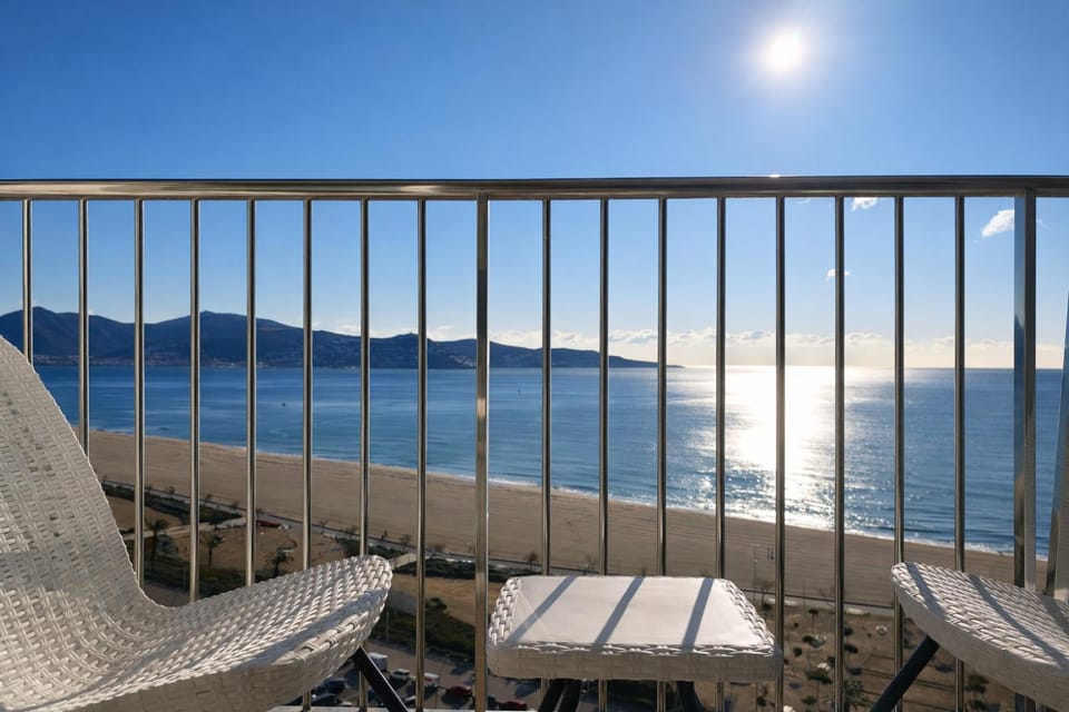 K Beach D-Luxe Apartment in Alt Empordà