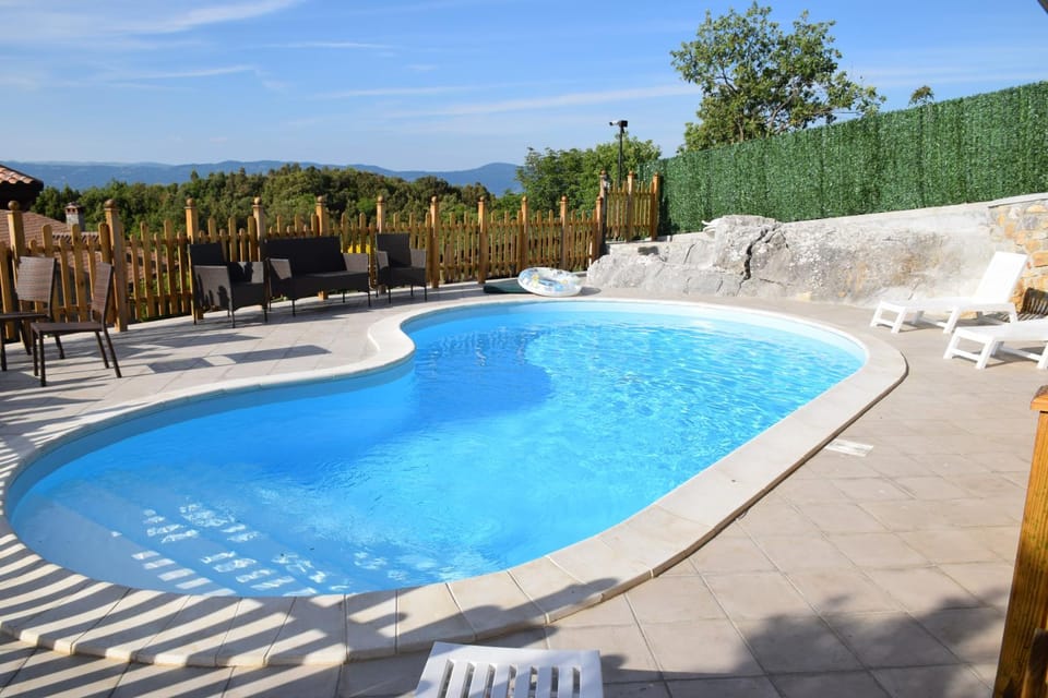 Day, Natural landscape, Pool view, Swimming pool, sunbed