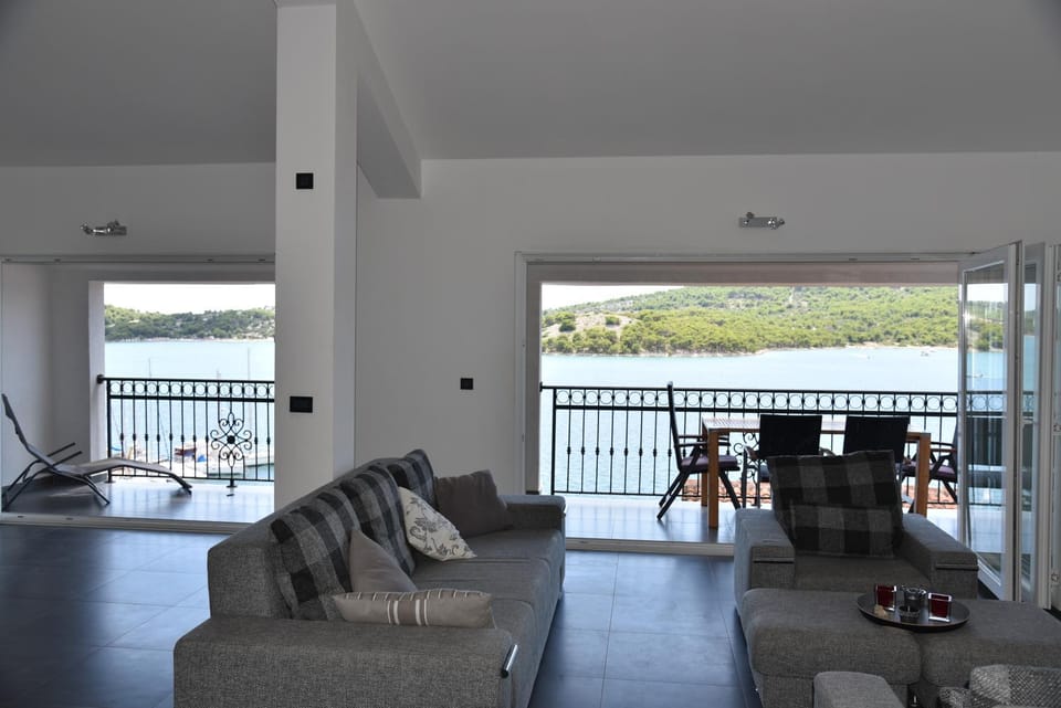 Living room, Sea view