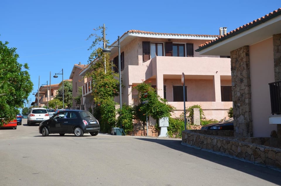 Facade/entrance, Area and facilities