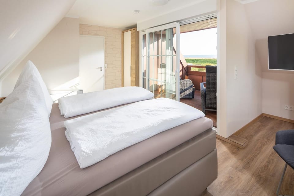 View (from property/room), Photo of the whole room, Bedroom, Sea view