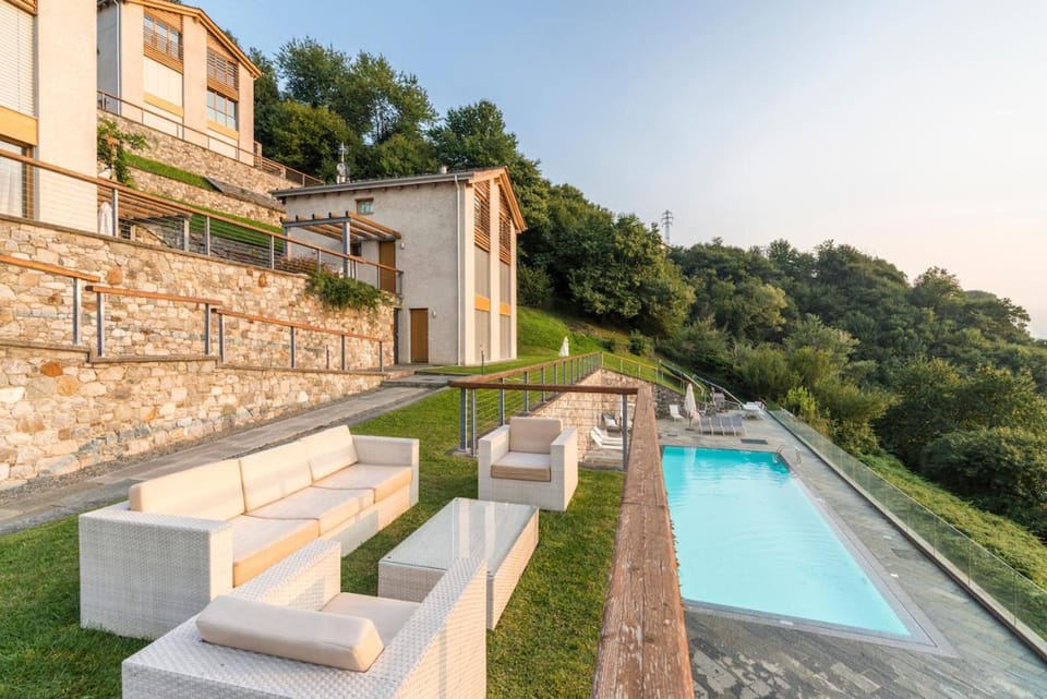Paradiso del lago x5 House in Bellano