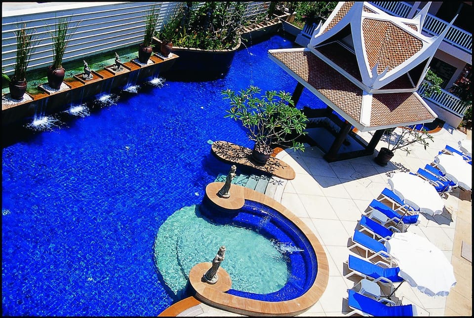 Day, Swimming pool