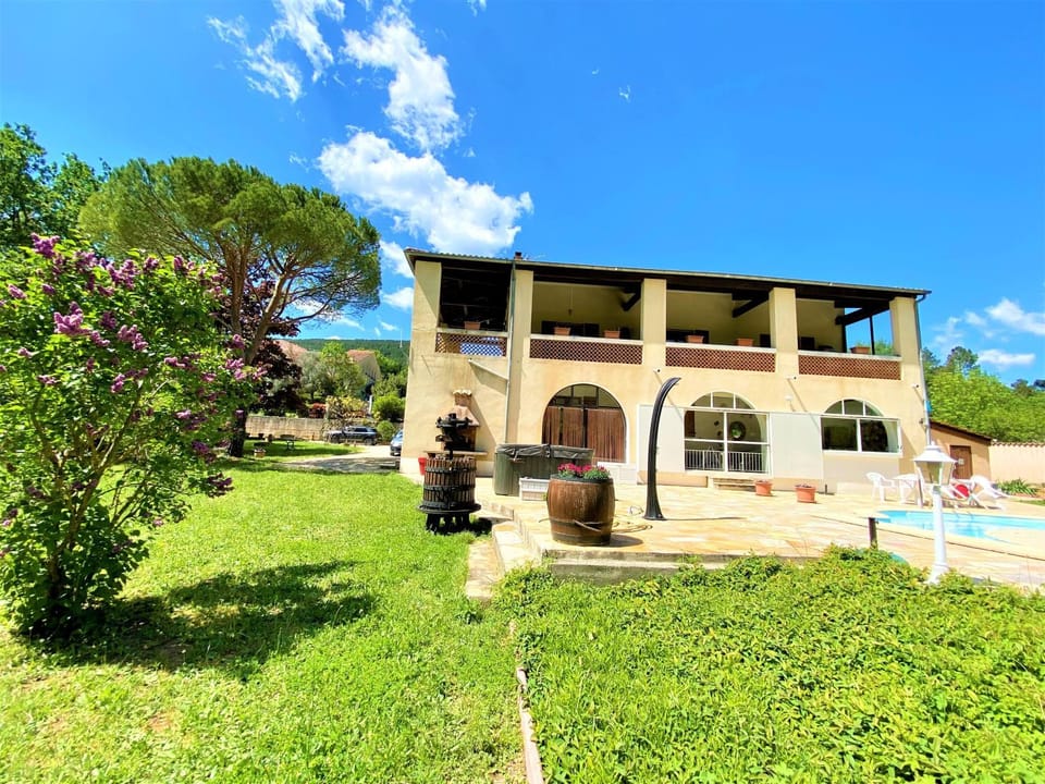 Gîte et chambre d'hôtes LE MERCOIRE, piscine chauffée et jacuzzi Bed and Breakfast in Provence-Alpes-Côte d'Azur