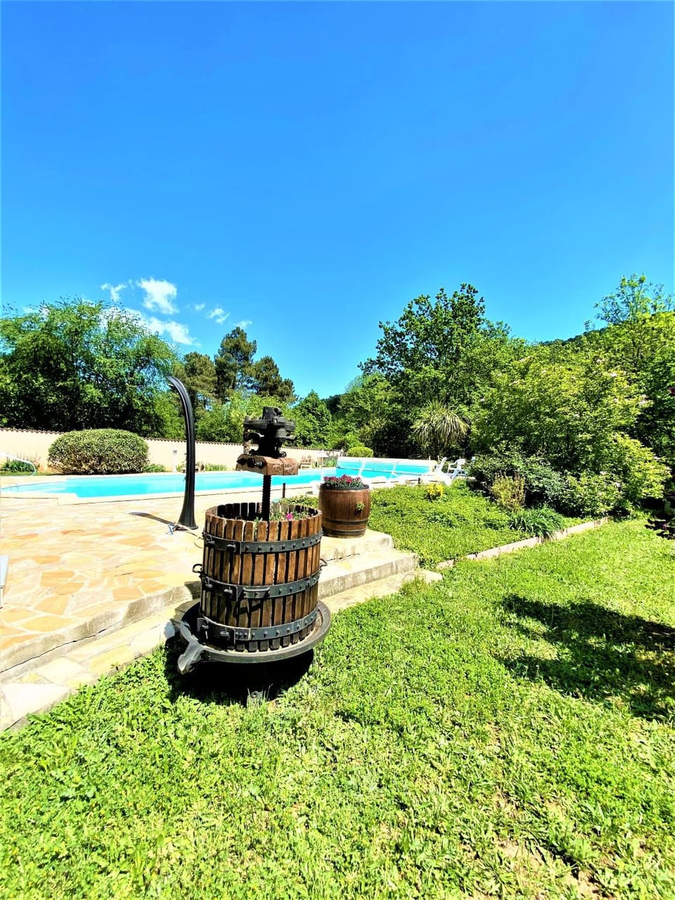 Gîte et chambre d'hôtes LE MERCOIRE, piscine chauffée et jacuzzi Bed and Breakfast in Provence-Alpes-Côte d'Azur