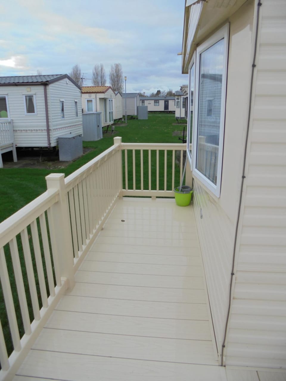 Property building, Day, Balcony/Terrace