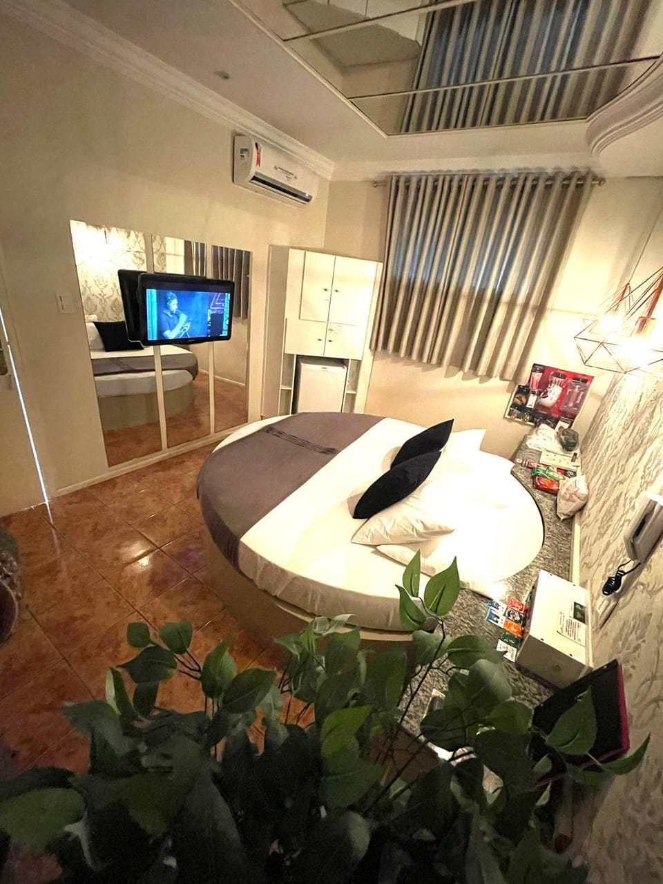 Bed, Bathroom, TV and multimedia, Photo of the whole room, Bedroom, hair dryier, air conditioner