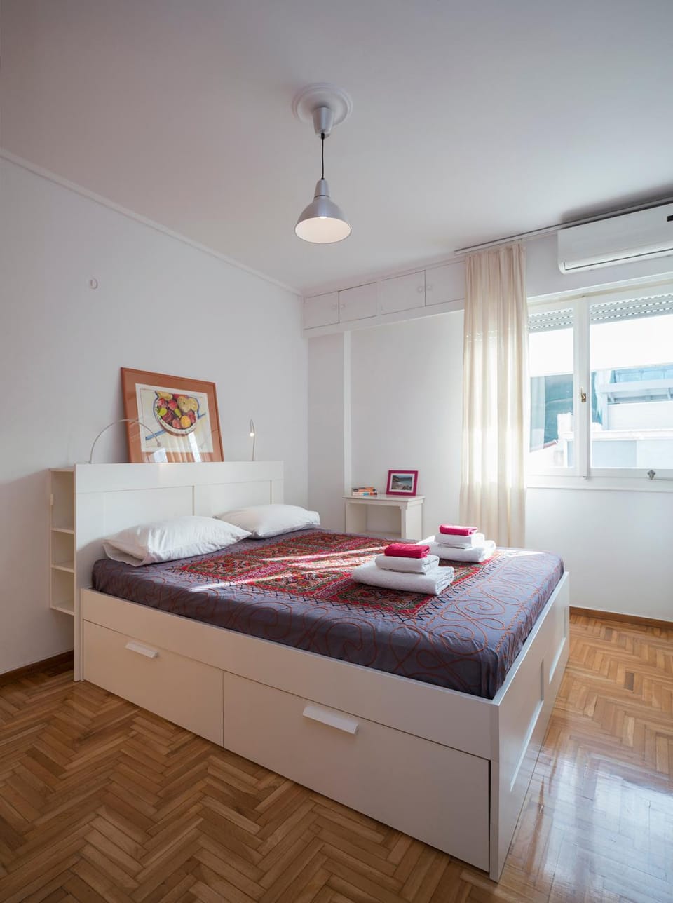 Photo of the whole room, Bedroom
