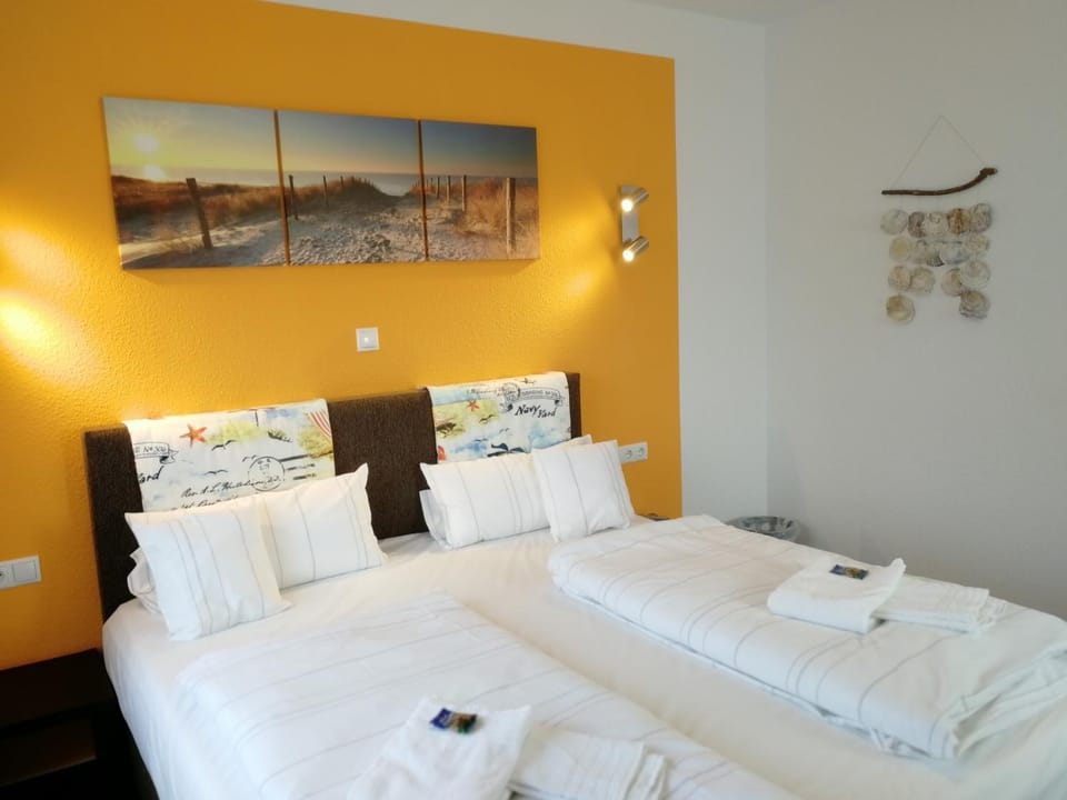 Bed, Photo of the whole room, Bedroom, Garden view