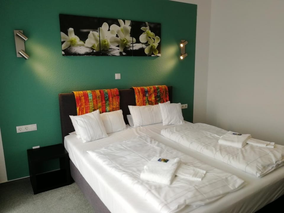 Bed, Photo of the whole room, Bedroom, Garden view