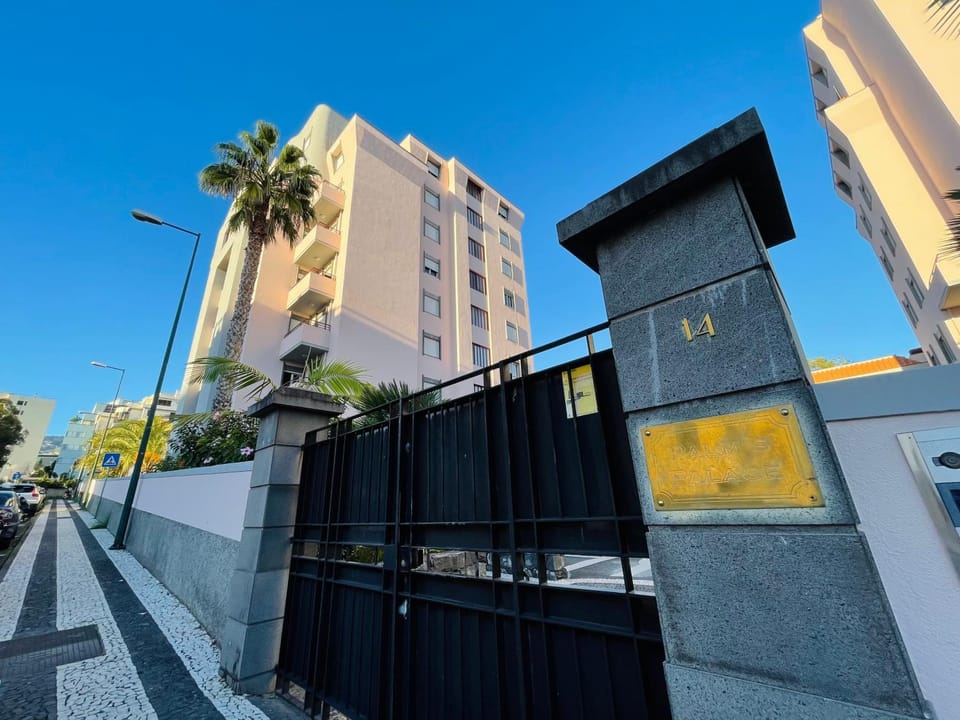 Property building, Neighbourhood