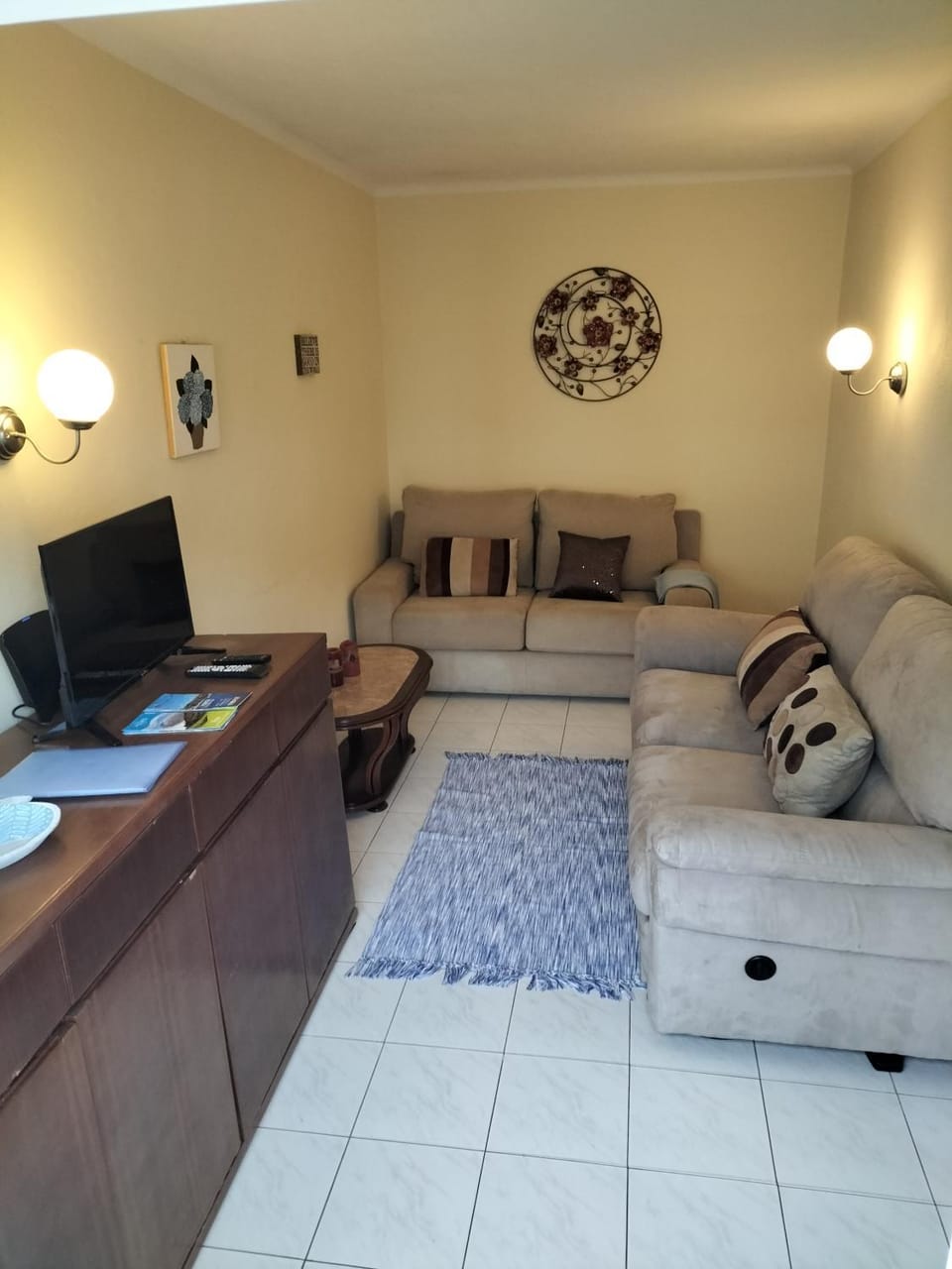 Communal lounge/ TV room, Living room