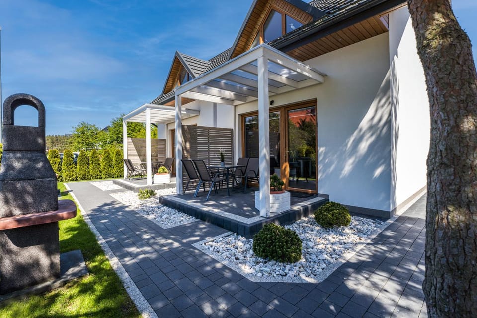 Property building, Spring, Day, Garden, Garden view
