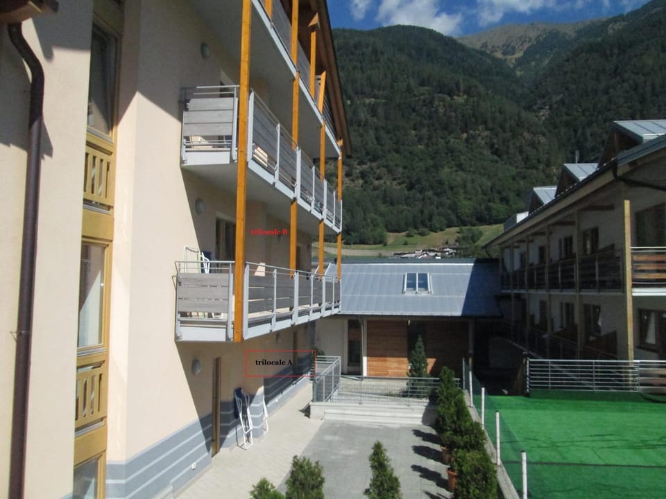 Property building, Balcony/Terrace, Balcony/Terrace
