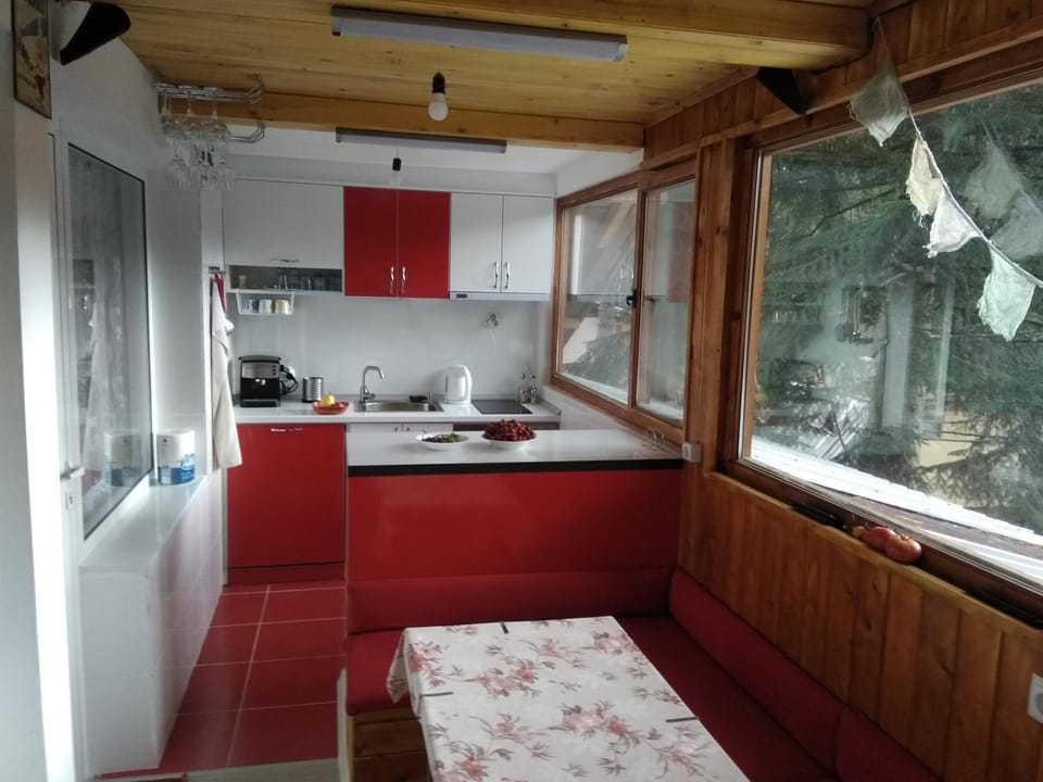 Coffee/tea facilities, Dining area
