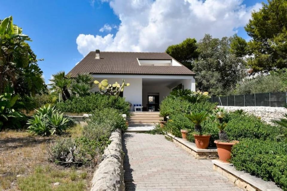 Property building, Facade/entrance, Garden