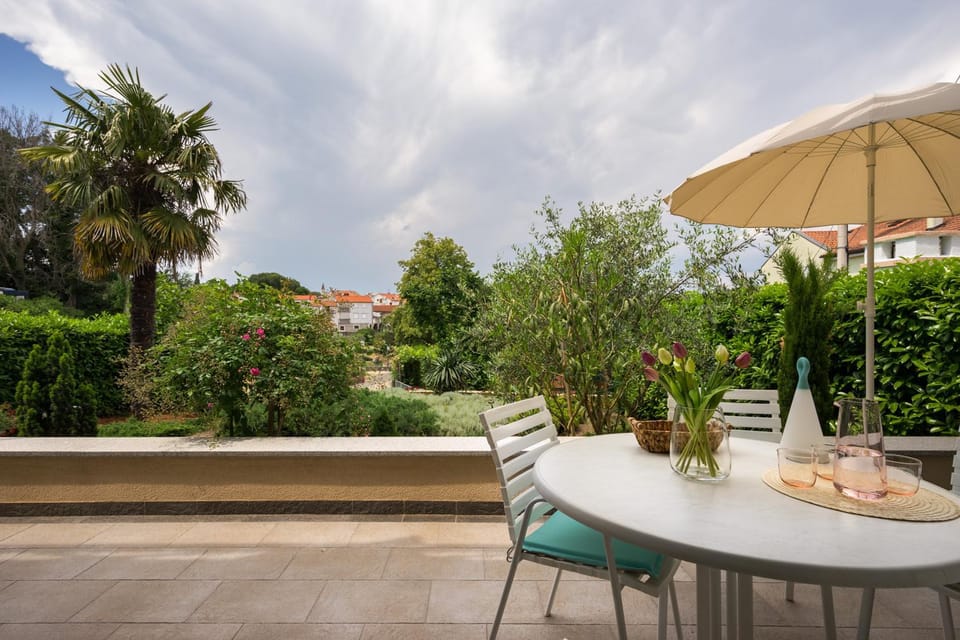 Balcony/Terrace, Garden view