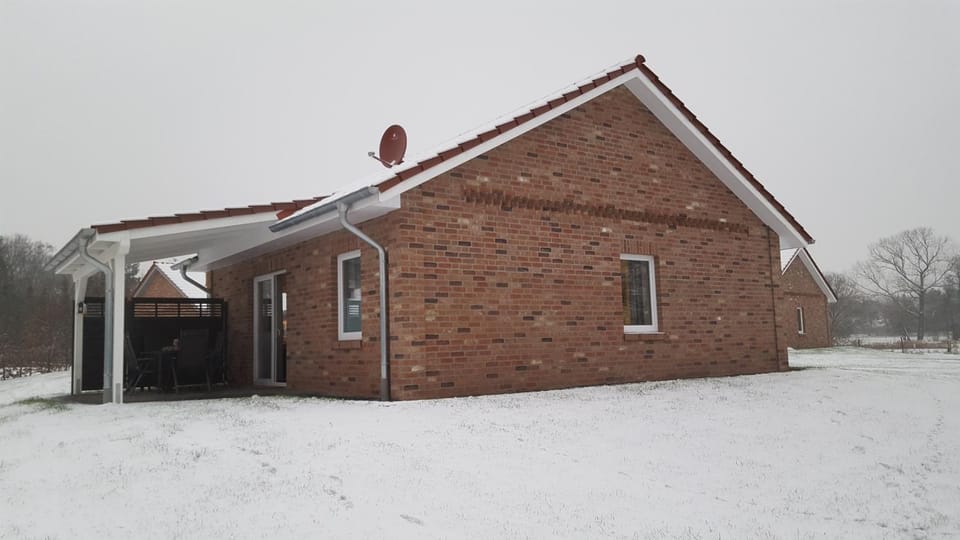 Property building, Facade/entrance, Winter