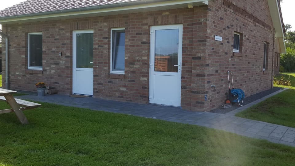 Property building, Facade/entrance, Garden