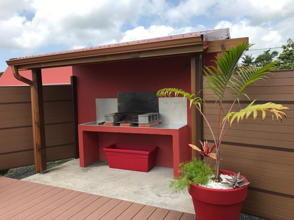 Villa neuve de standing en bois avec piscine Villa in Sainte-Anne