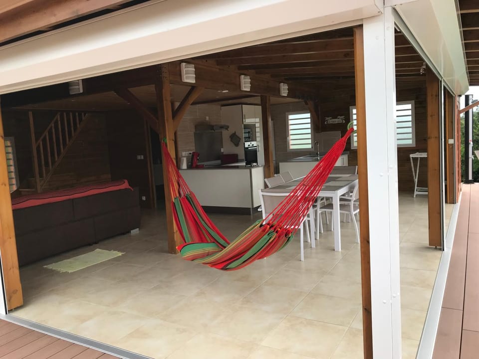 Villa neuve de standing en bois avec piscine Villa in Sainte-Anne