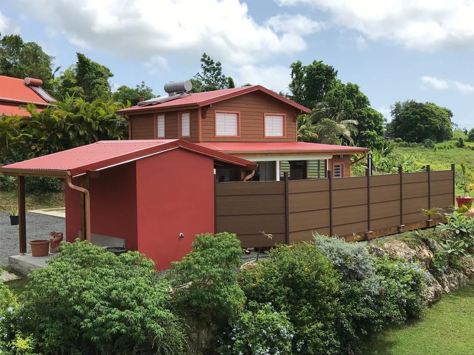 Villa neuve de standing en bois avec piscine Villa in Sainte-Anne