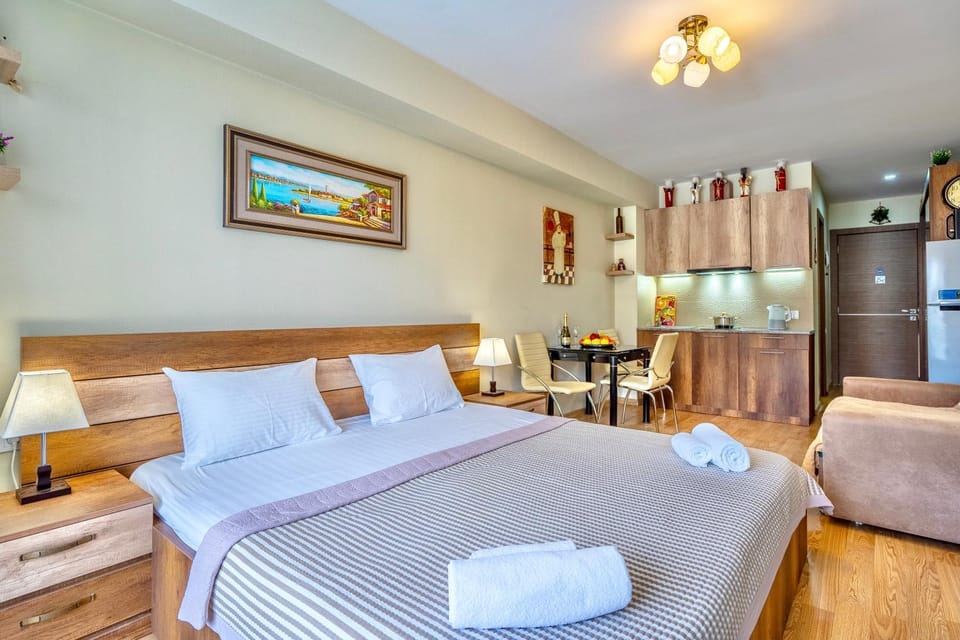 Bed, Photo of the whole room, Decorative detail, Bedroom