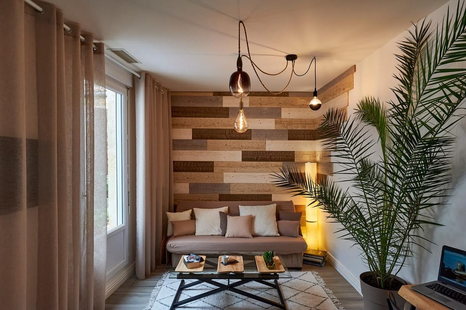 TV and multimedia, Kitchen or kitchenette, Living room, Seating area, Dining area