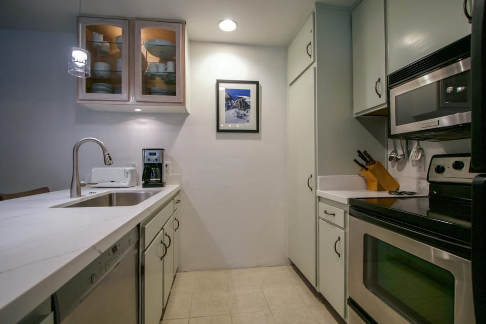 Sunshine Village 104 Condo Apartment in Mammoth Lakes