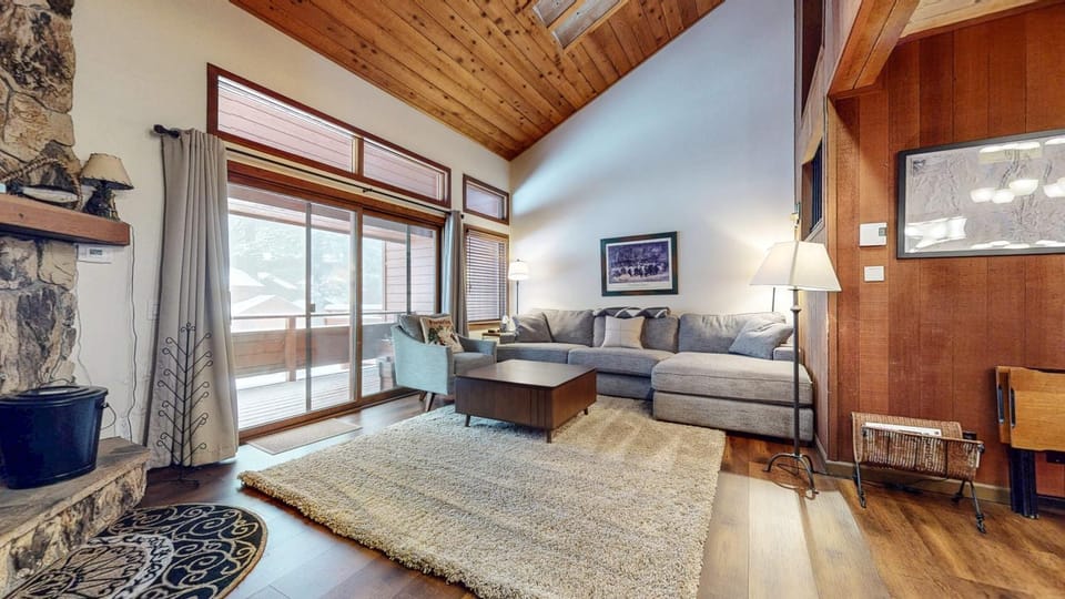 Winterset 12 Condo Apartment in Mammoth Lakes