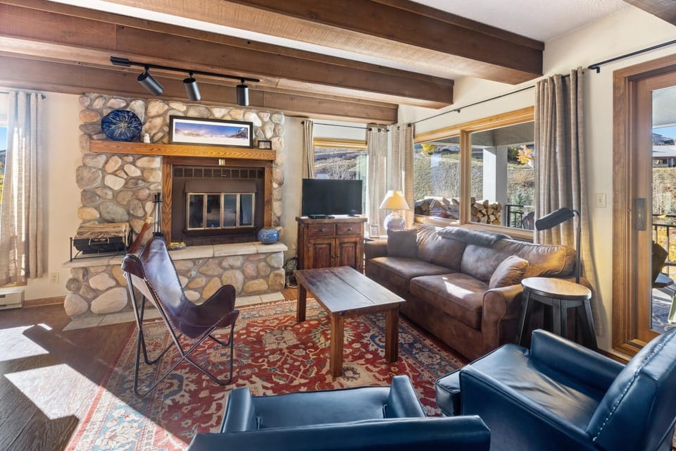 Mountain Views From This Plaza Condo - Sleeps 6 Condo Apartment in Colorado