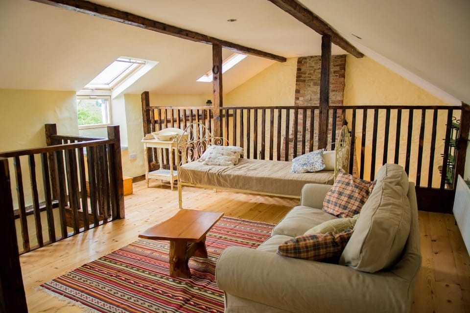 Bed, Living room