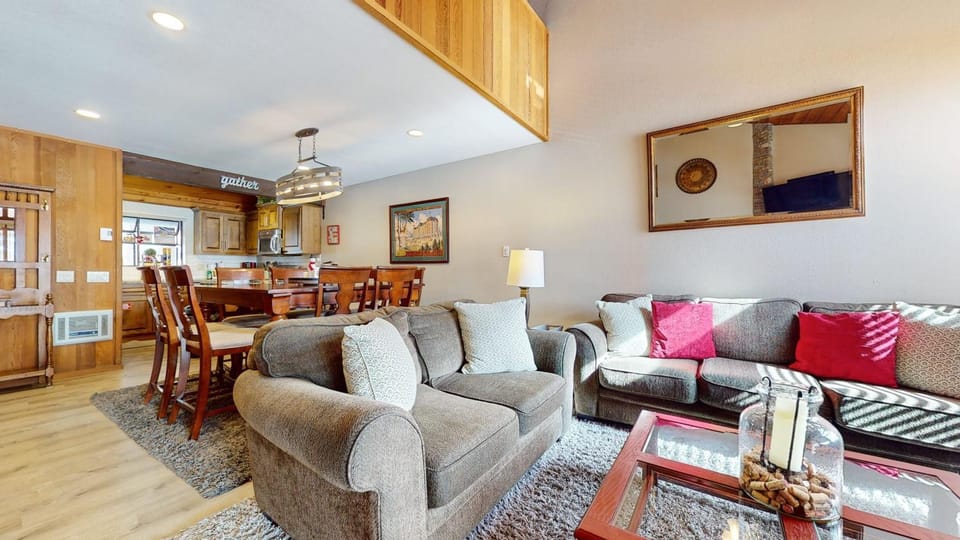 Woodlands #33 Condo Apartment in Mammoth Lakes