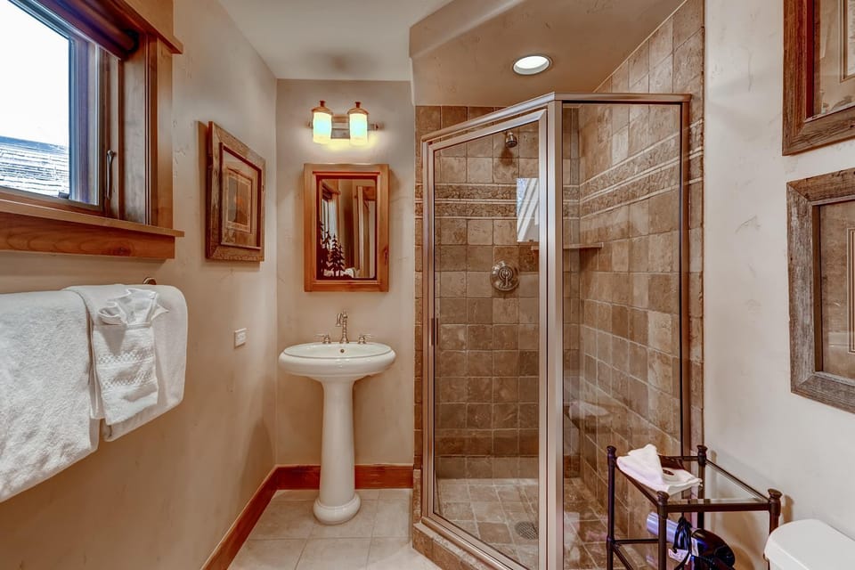 5Br 5Ba Condo, Ski In Out In Arrowhead With Holidays Open! Condo Apartment in Edwards