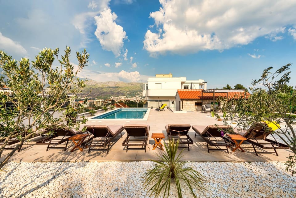 Patio, Swimming pool, Swimming pool