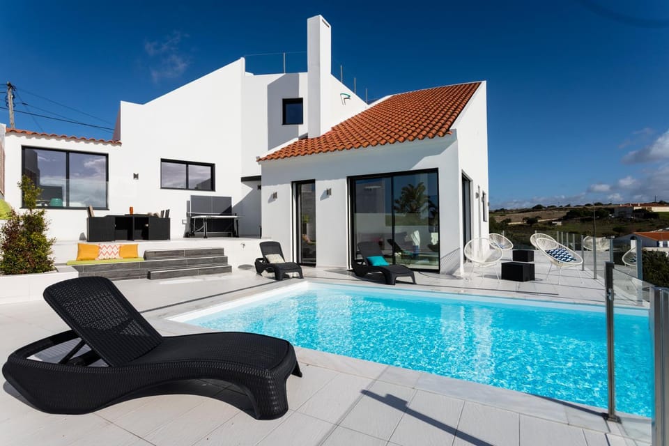 Property building, Balcony/Terrace, Swimming pool, Swimming pool