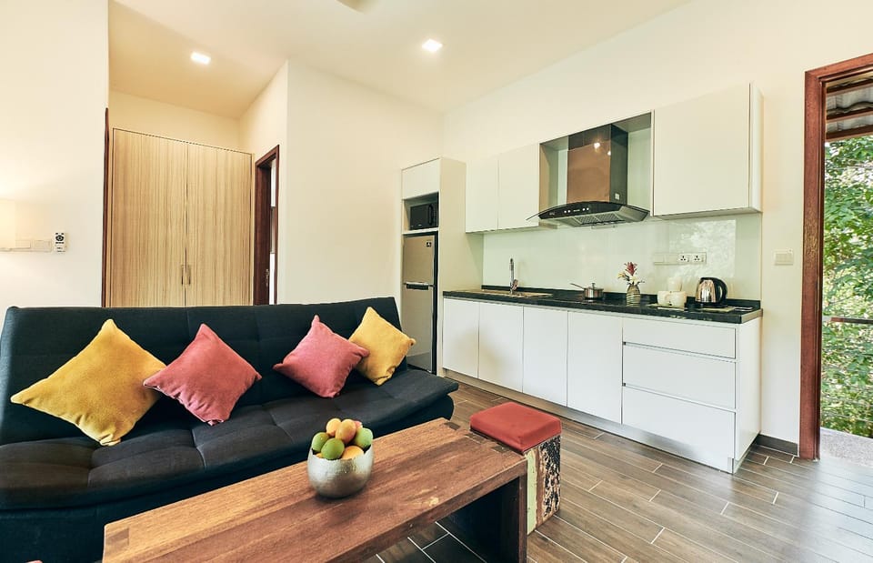 Kitchen or kitchenette, Living room, Seating area, stove