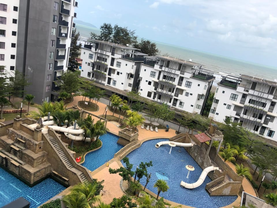 Swiss Garden Residence Pool Sea view Beach Resort LUXURY apartment & FaMiLy SUITE Apartment in Terengganu, Malaysia